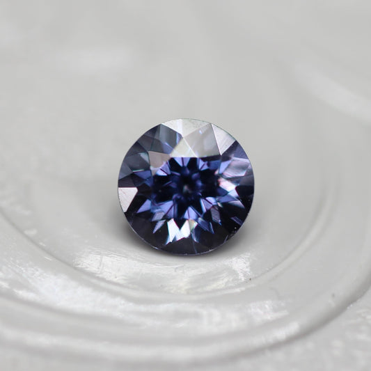 ベキリーブルーガーネット 0.39ct ラウンドカット  4.3mm×4.3mm×2.9mm【MJ2562】