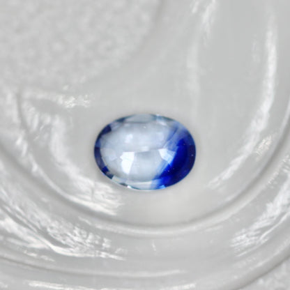 バイカラーサファイア 0.13ct オーバルカット 3.7mm×2.8mm×1.8mm【MJ2560】