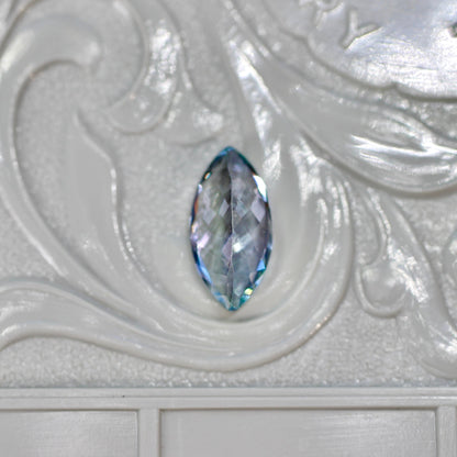 バイカラーゾイサイト 1.10ct マーキスカット 5.1mm×9.9mm×3.4mm【MJ2594】