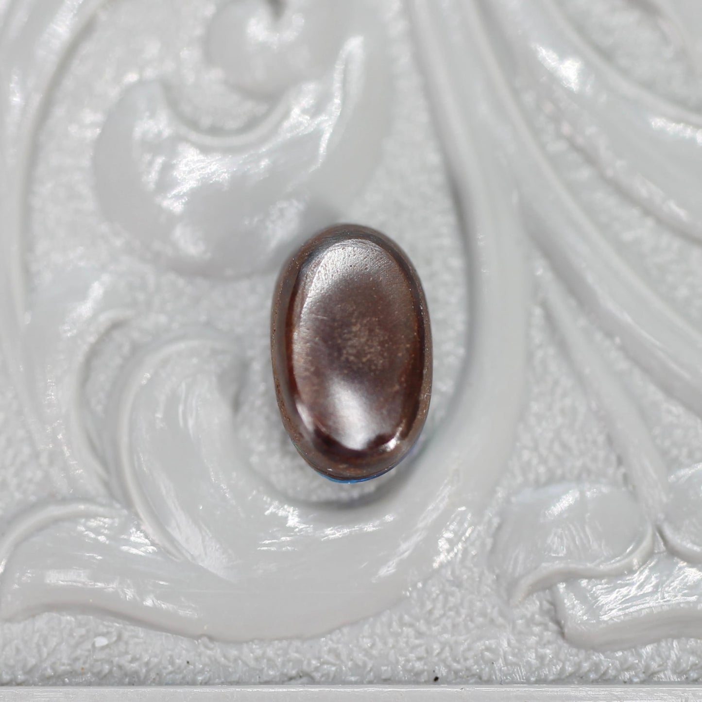 ブラックオパール 0.70ct オーバルカボションカット 7.0mm×4.5mm×2.8mm【MJ2649】