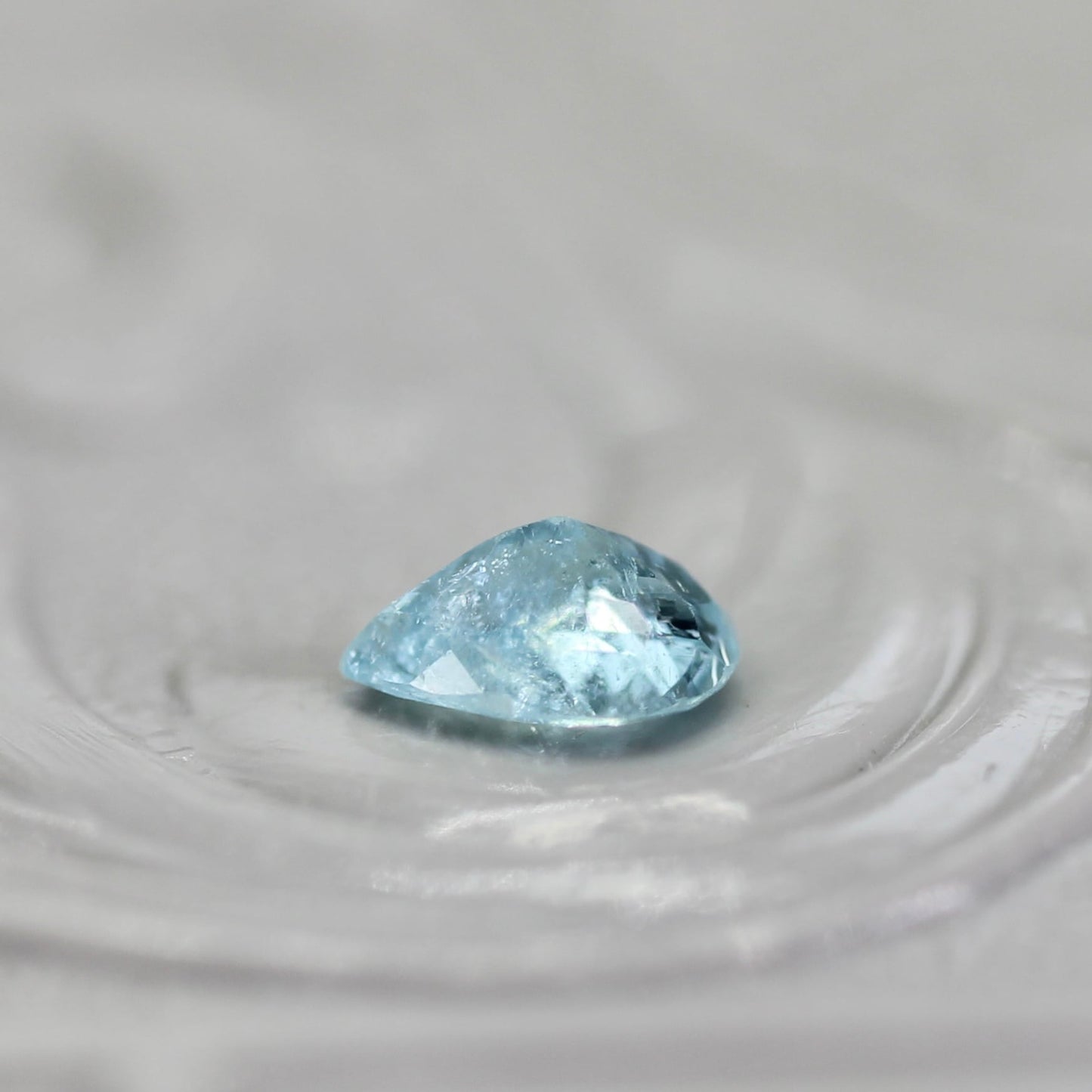 パライバトルマリン モザンビーク産 0.22ct ペアシェイプ 4.8mm×3.6mm×2.3mm【MJ2742】