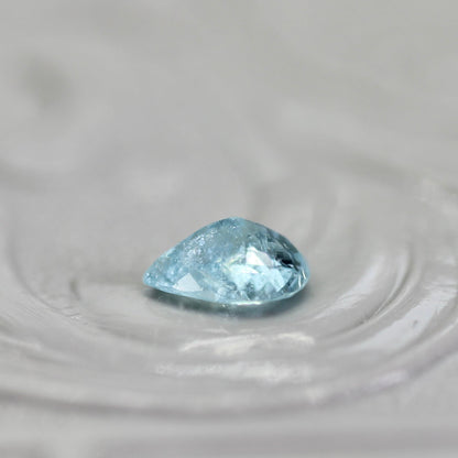 パライバトルマリン モザンビーク産 0.22ct ペアシェイプ 4.8mm×3.6mm×2.3mm【MJ2742】