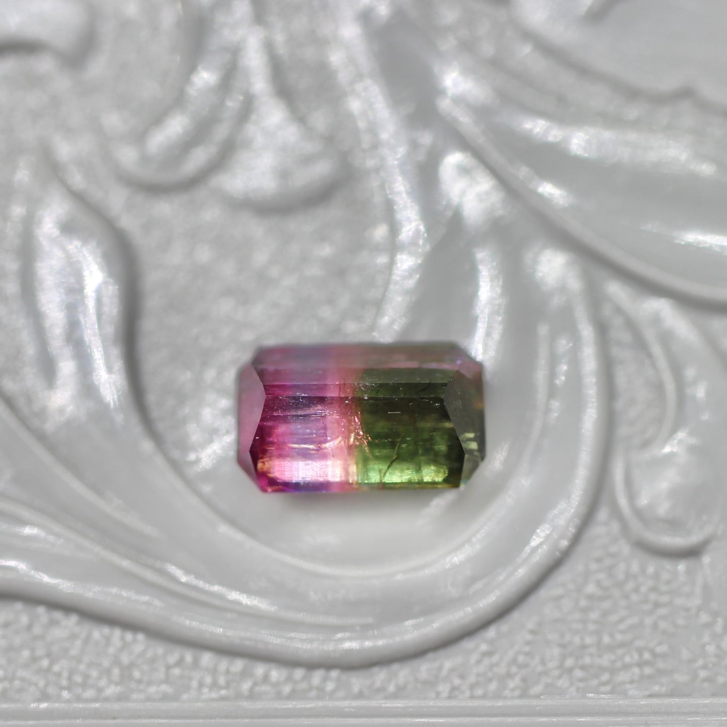 パーティーカラードトルマリン 0.92ct  エメラルドカット 7.2mm×4.4mm×3.4mm【MJ2665】