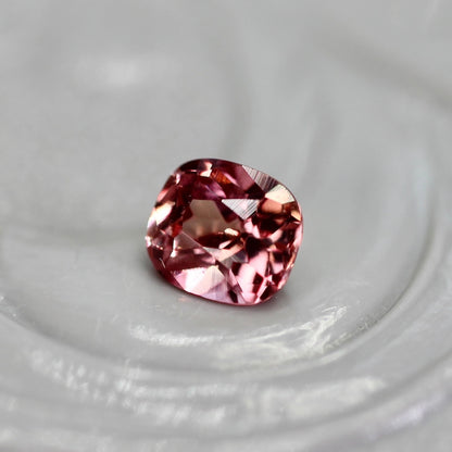 パパラチアサファイア 0.20ct クッションカット 3.5mm×3.0mm×2.2mm ソーティング付き【MJ2745】