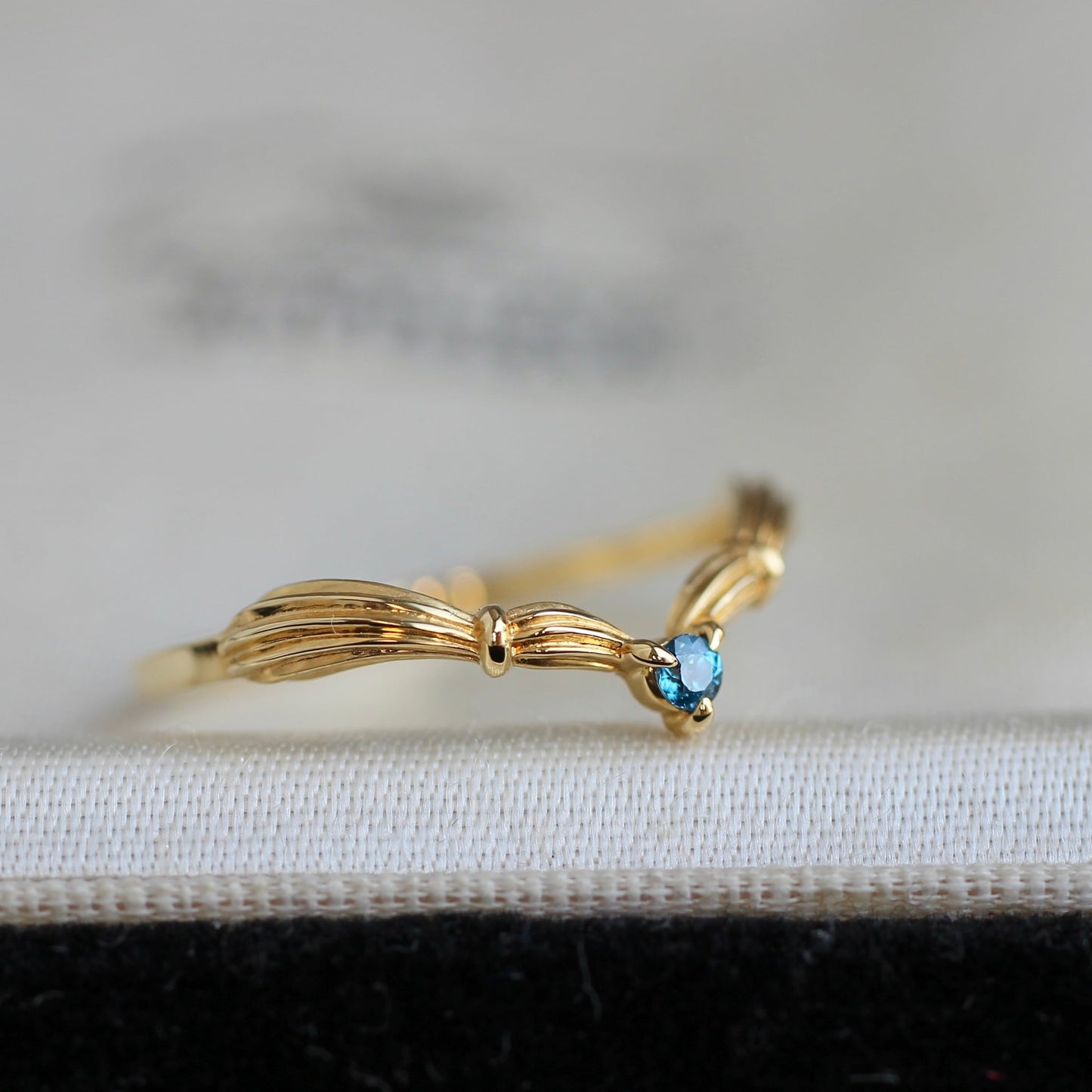 コバルトガーナイト 0.05ct アンティークVリング K18YG 【MJ2406】