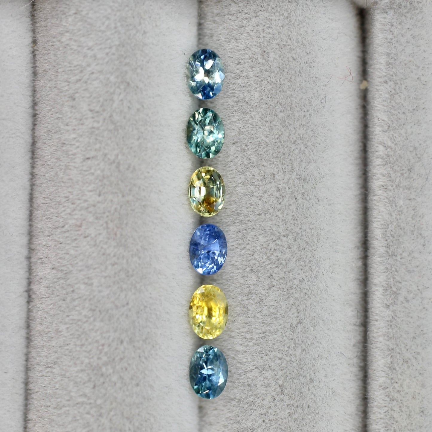 モンタナサファイア 0.19ct オーバルカット 3.7mm×2.6mm×1.7mm  【MJ2637】