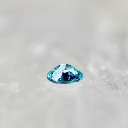 パライバトルマリン 0.05ct オーバルカット 2.8mm×2.1mm×1.3mm【MJ2550】