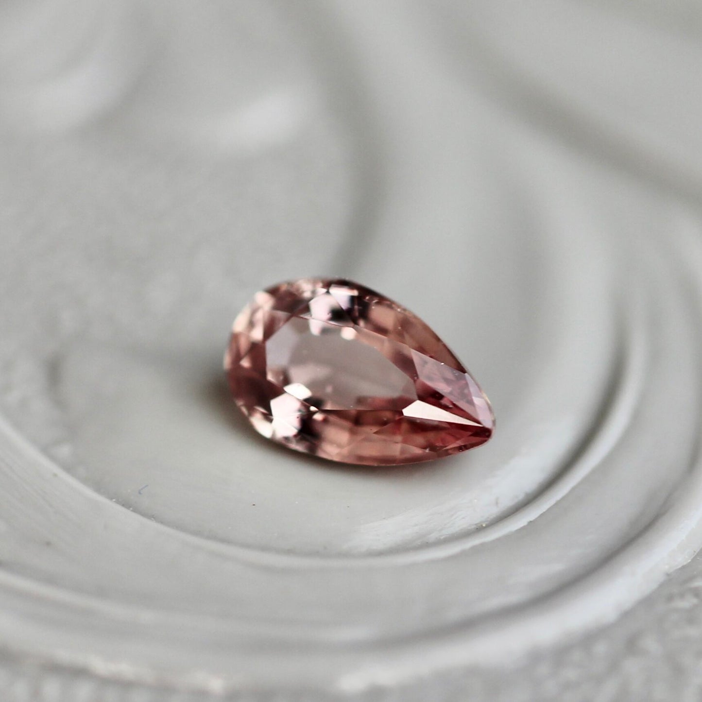 パパラチアサファイア 0.248ct 3mm×5mm ペアシェイプカット ソーティング付き【MJ2430】