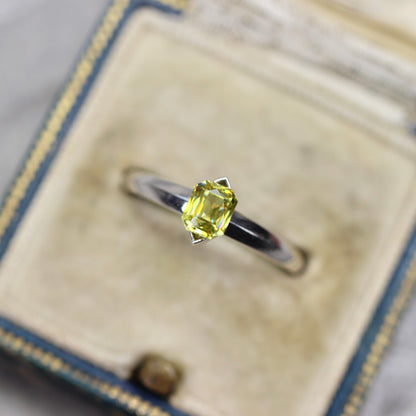 スフェーン 0.61ct ラディアントミックスカット 4.6mm×3.8mm×2.6mm【MJ2725】