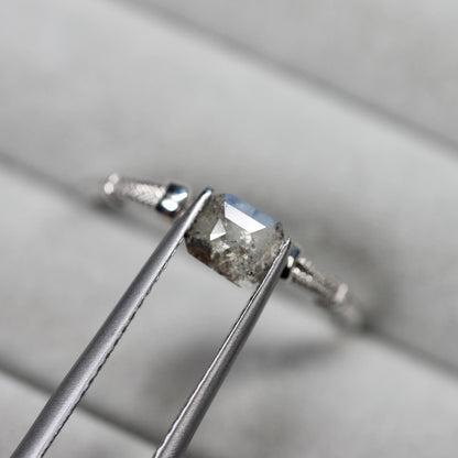 エメラルドローズカット ソルトアンドペッパーダイヤモンド 0.48ct 4.6mm×4.0mm-1.5mm 【MJ2491】