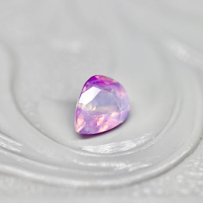 ペアシェイプカット シルキーパープルピンク バイカラーサファイア　0.31ct  4.3mm×3.4mm×1.8mm 【MJ2520】