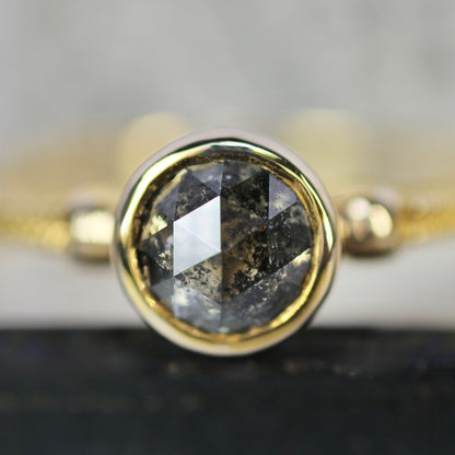 ソルトアンドペッパーダイヤモンド 0.6ct K10YG ラウンドローズカット フクリン(透かし)×ヘリンボーンアーム【MJ2842】