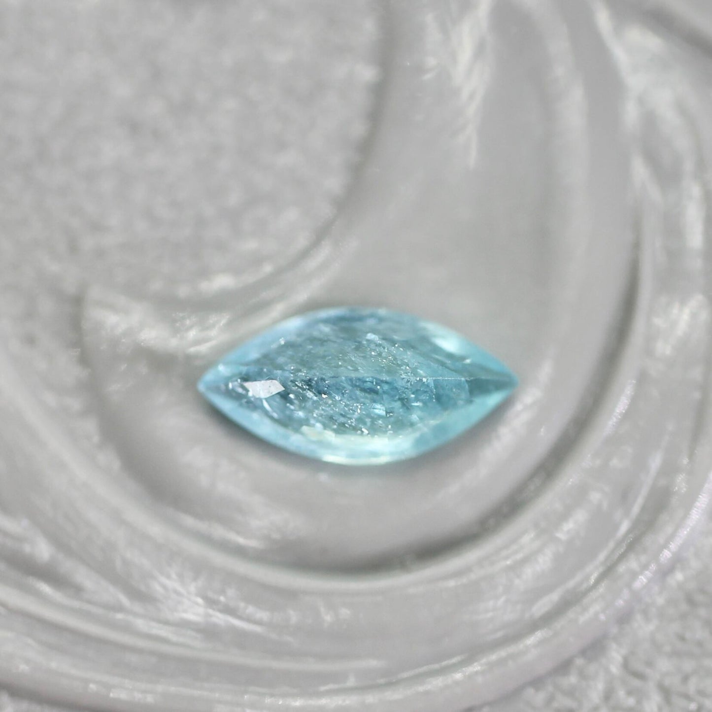 パライバトルマリン モザンビーク産 0.19ct マーキスカット 5.6mm×2.7mm×2.1mm【MJ2741】