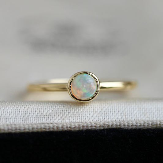 オパール 0.17ct  K18YG フクリン×プレーンアームリング 【MJ2401】