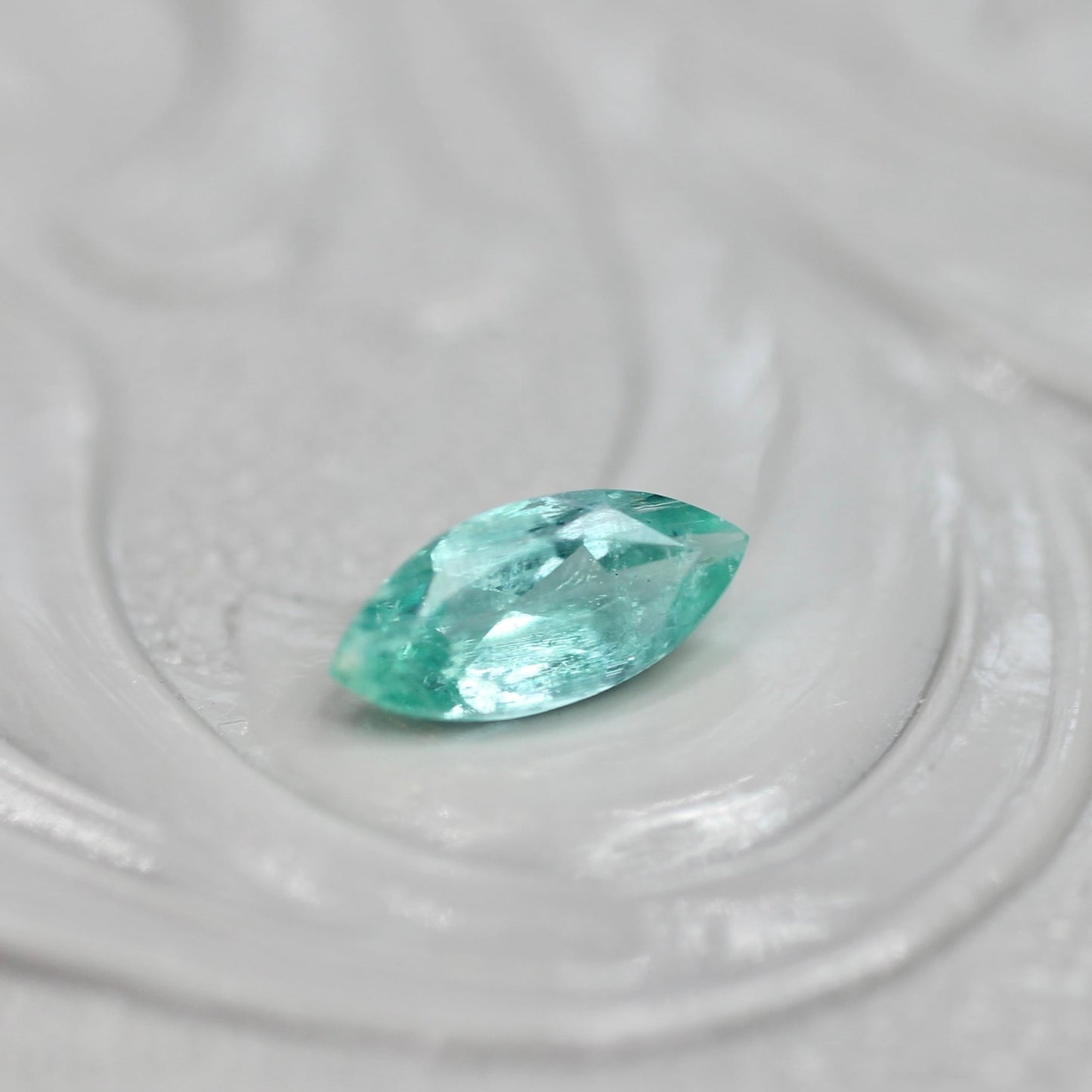 パライバカラーベリル 0.20ct マーキスカット 6.2mm×2.9mm×2.2mm【MJ2713】