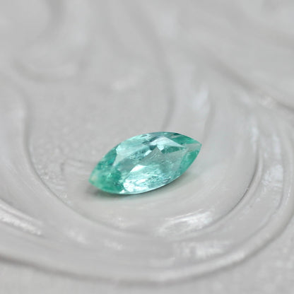 パライバカラーベリル 0.20ct マーキスカット 6.2mm×2.9mm×2.2mm【MJ2713】