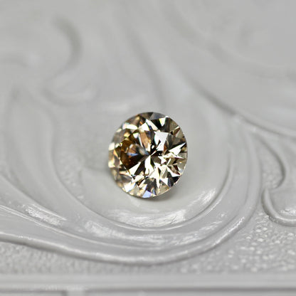 シャンパンブラウンダイヤモンド 0.664ct  VS-2 Very Good ラウンドブリリアントカット【MJ2680】