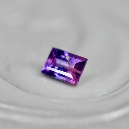 バイカラーサファイア 0.12ct スクエアカット 3.2mm×2.4mm×1.7mm【MJ2707】