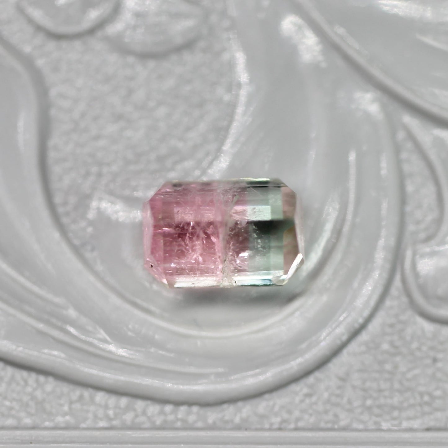 バイカラートルマリン 0.80ct エメラルドカット 6.2mm×4.2mm×3.7mm【MJ2669】