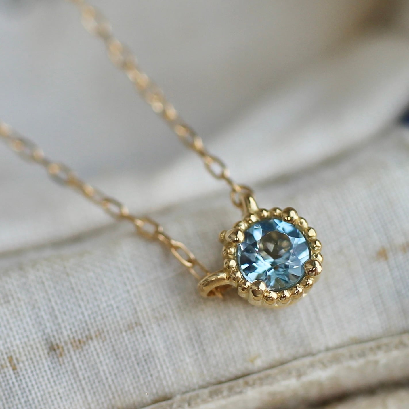 サンタマリアアクアマリン0.1ct 3mm K18YG ミルフレーム ネックレス 【MJ2447】