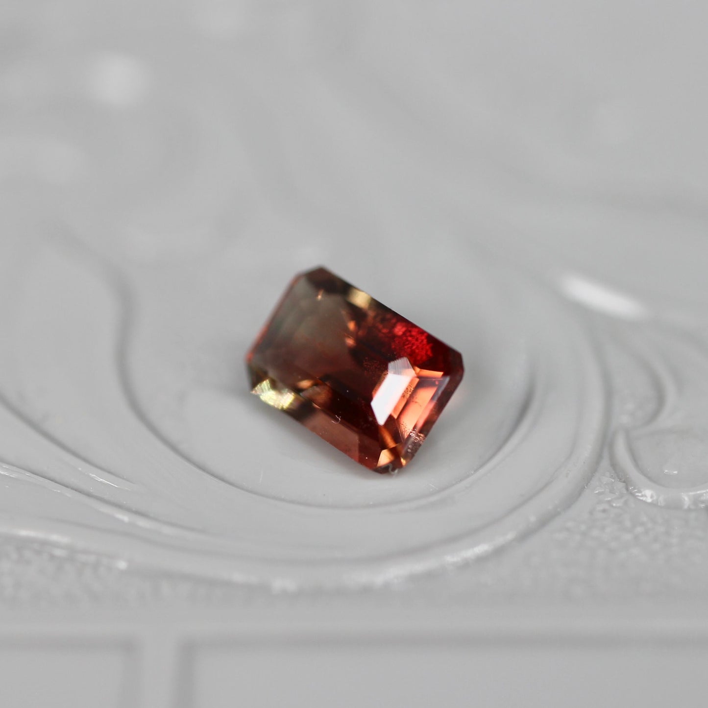 エメラルドカット バイカラーラブラドライト 0.54ct 3.7mm×5.7mm-2.7mm 【MJ2509】