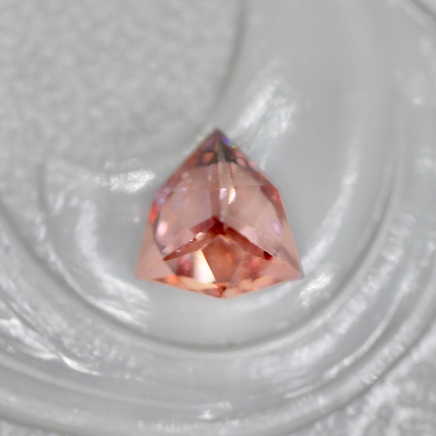 ピンクジルコン 0.53ct トリリアント特殊カット 4.8mm×4.8mm×3.3mm【MJ2700】