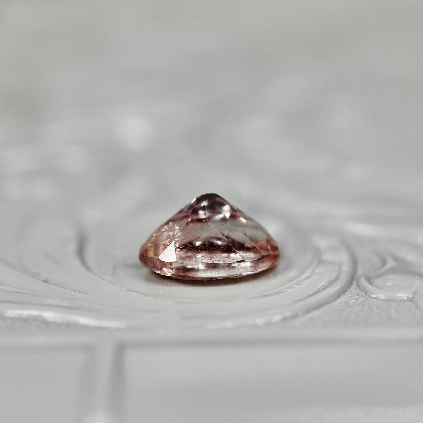 オーバルカット ラブラドライト 0.78ct 6.5mm×4.7mm-3.7mm 【MJ2511】