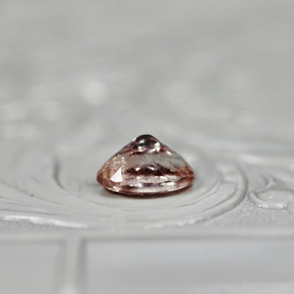 オーバルカット ラブラドライト 0.78ct 6.5mm×4.7mm-3.7mm 【MJ2511】