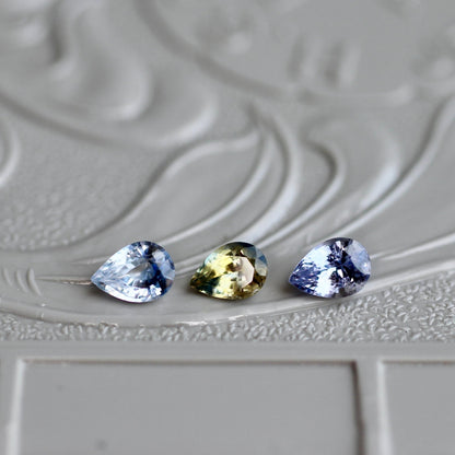 バイカラーサファイア 0.2ct  4×3mm ペアシェイプカット 【MJ2459】