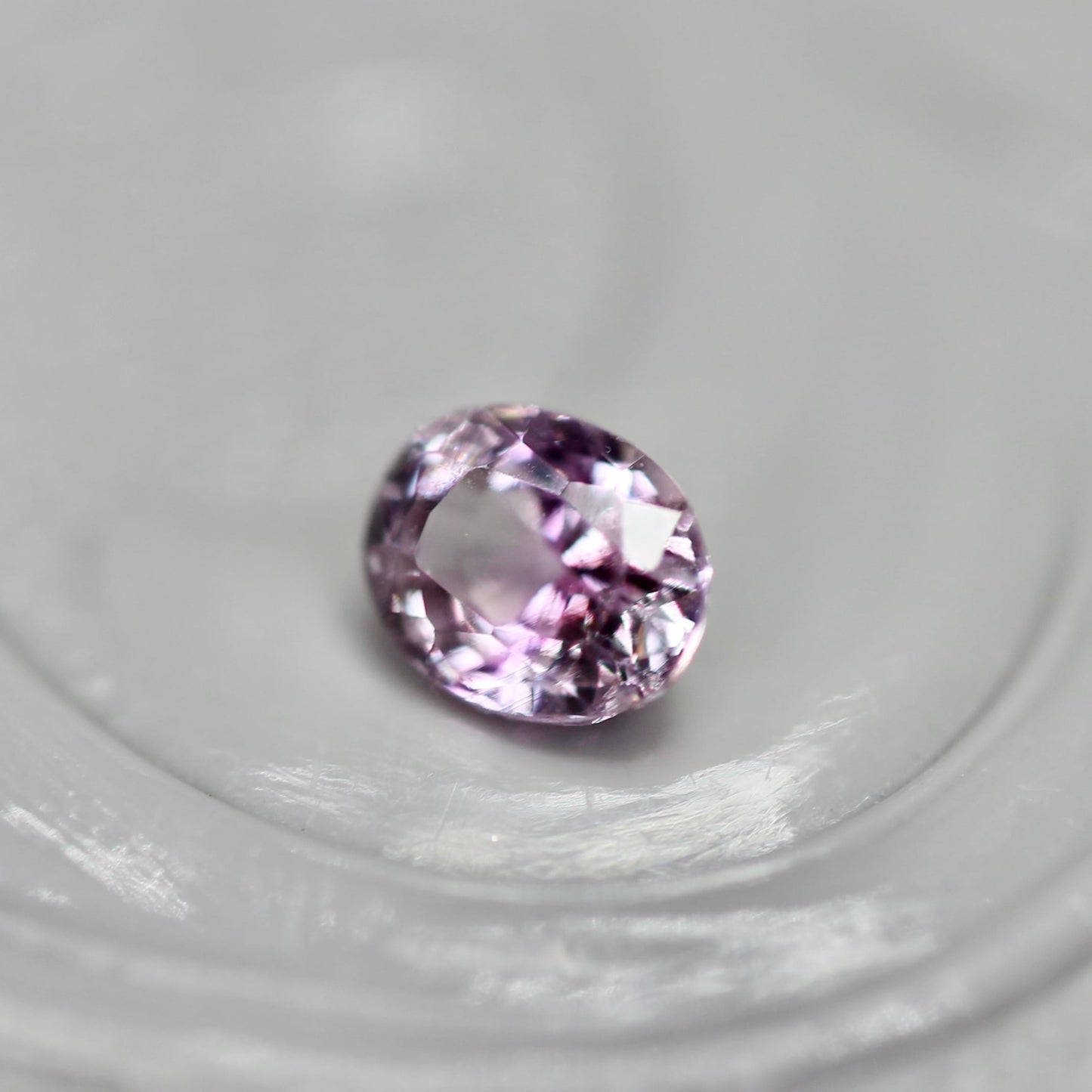 バイカラーサファイア 0.21ct オーバルカット 3.8mm×3mm 【MJ2463】