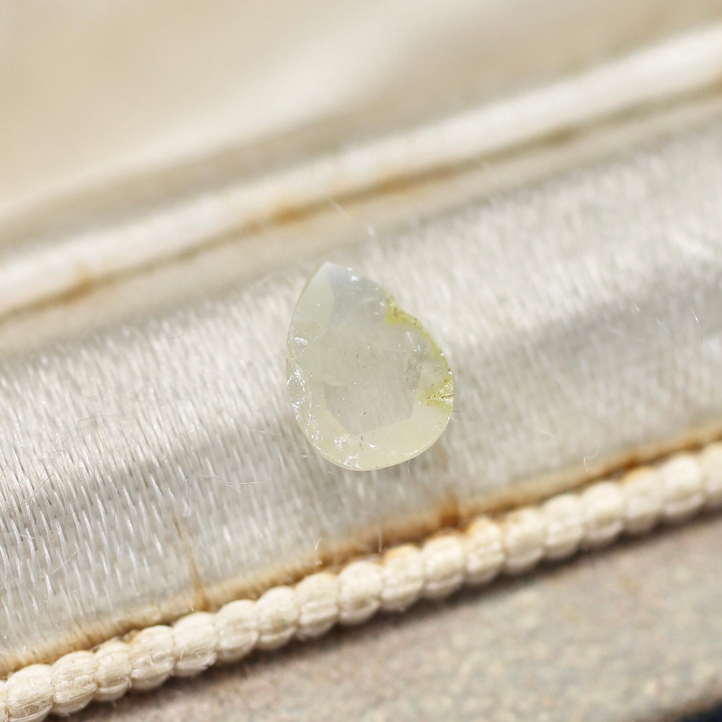 ペアシェイプカット ナチュラルダイヤモンド 0.19ct 4.9mm×3.4mm-0.6mm 【MJ2485】