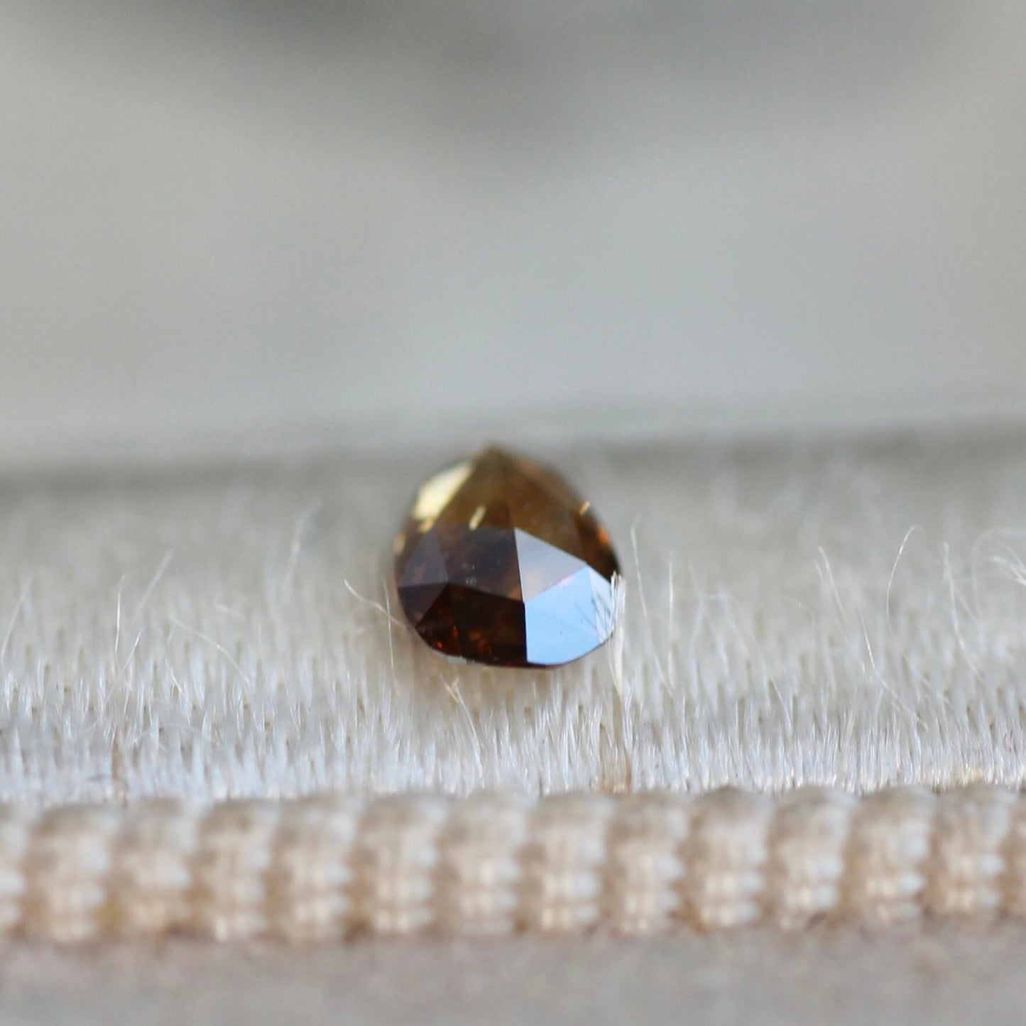 ペアシェイプカット ブラウンダイヤモンド 0.135ct 4.4mm×2.9mm-1.2mm 【MJ2482】