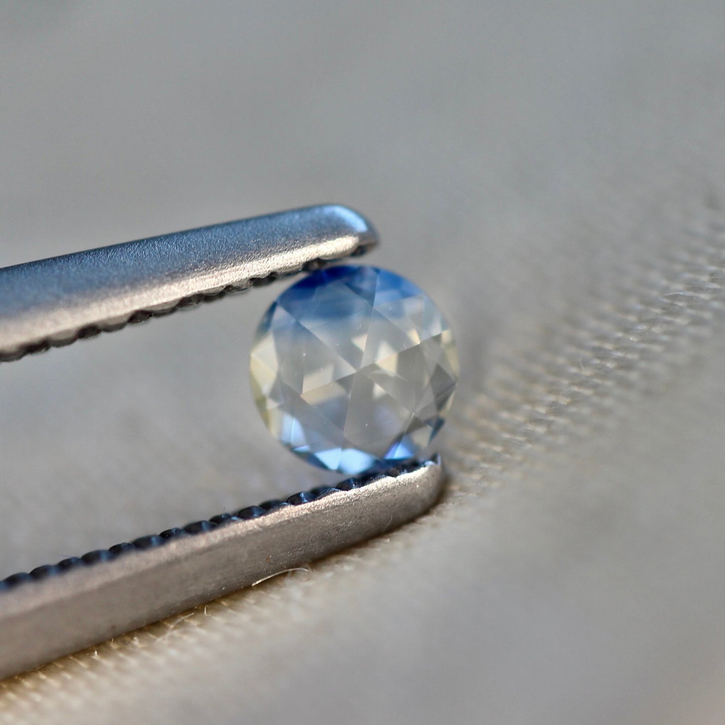 バイカラーサファイア 0.145ct 3.5mm ローズカット 【MJ2461】