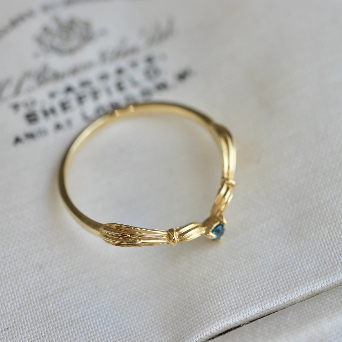 コバルトガーナイト 0.05ct アンティークVリング K18YG 【MJ2406】