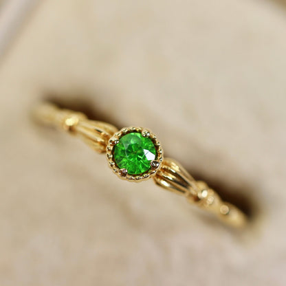 デマントイドガーネット 0.145ct ラウンドブリリアントカット K10YG ミルフレーム×アンティークアーム【MJ2846】