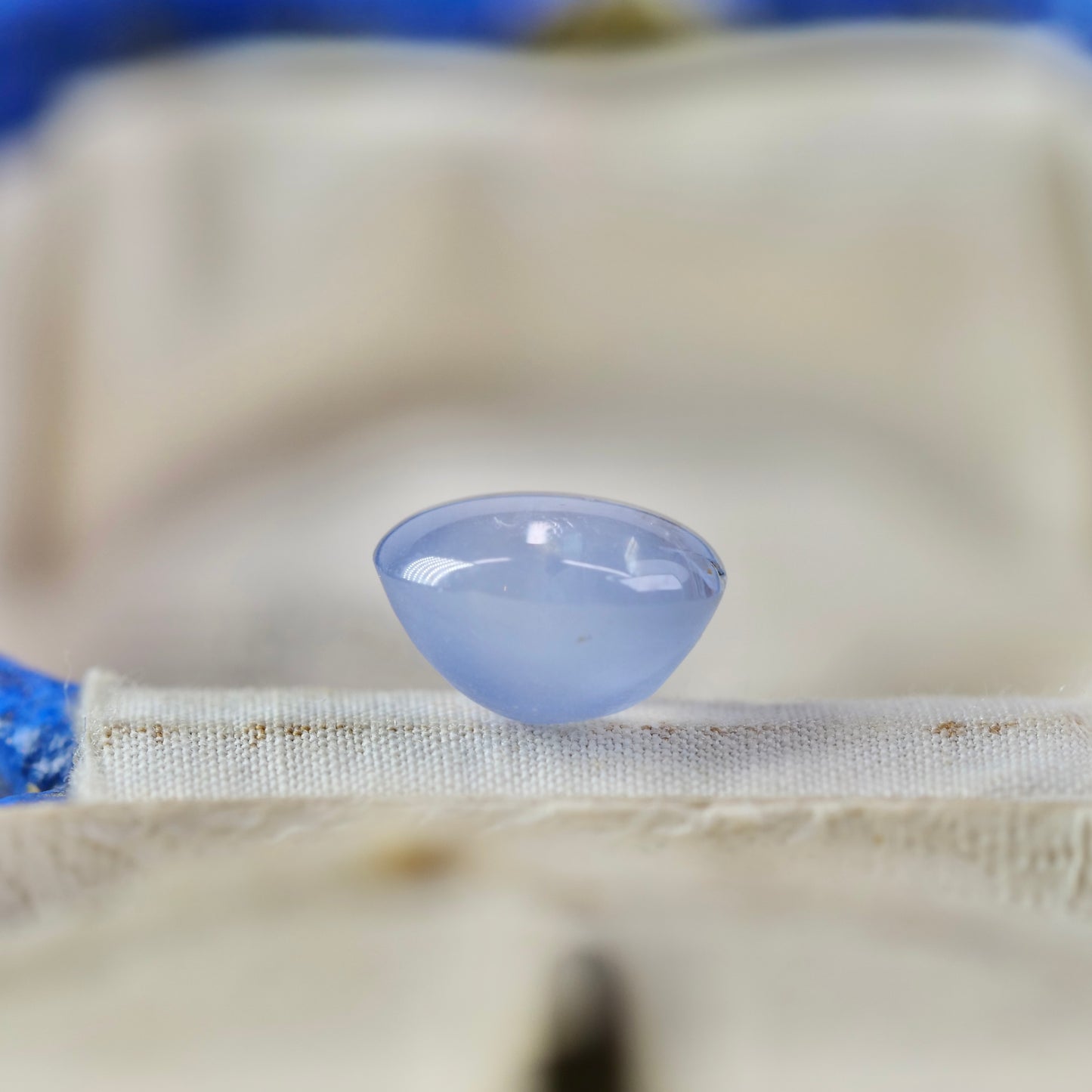 成長線入りスターサファイア 2.25ct カボションカット 7.4mm×6.6mm×4.6mm【MJ2937】