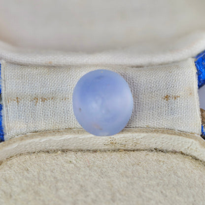 成長線入りスターサファイア 2.25ct カボションカット 7.4mm×6.6mm×4.6mm【MJ2937】