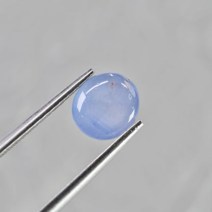 成長線入りスターサファイア 2.25ct カボションカット 7.4mm×6.6mm×4.6mm【MJ2937】