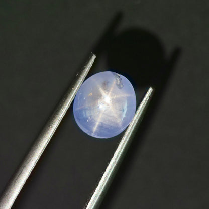 成長線入りスターサファイア 2.25ct カボションカット 7.4mm×6.6mm×4.6mm【MJ2937】