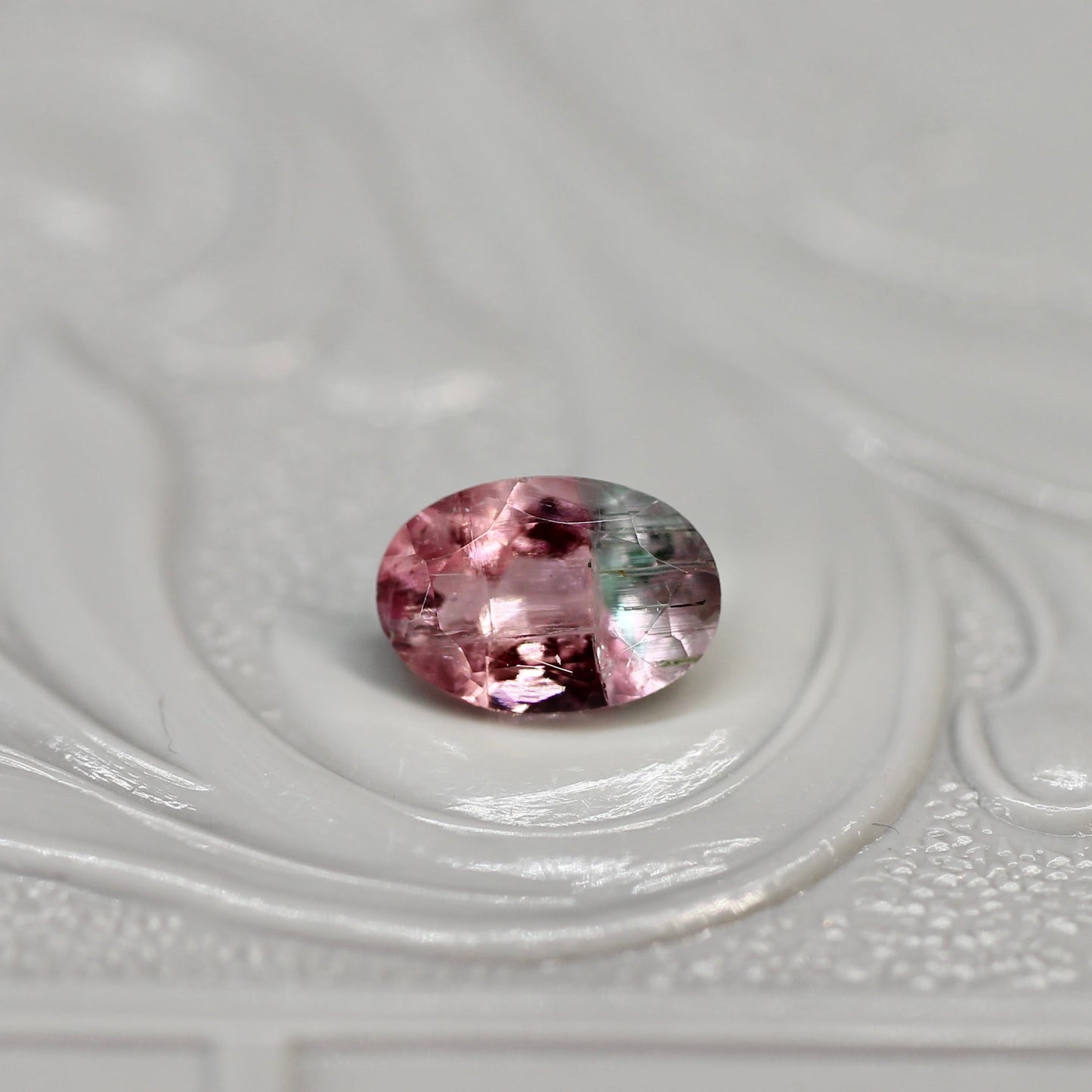 オーバルカット バイカラートルマリン 0.54ct  5.6mm×3.6mm×2.6mm【MJ2579】