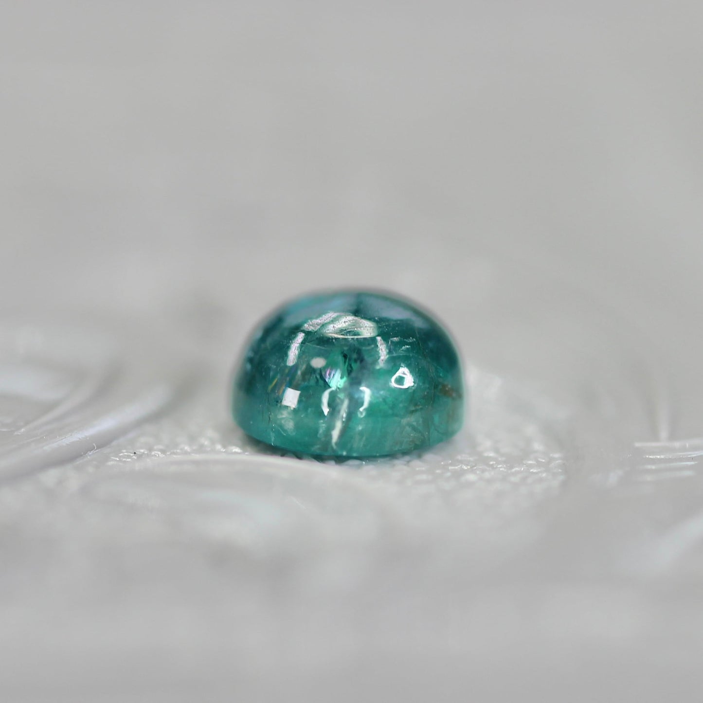 グランディディエライト 0.58ct カボションカット  4.9mm×4.9mm×2.8mm【MJ2738】