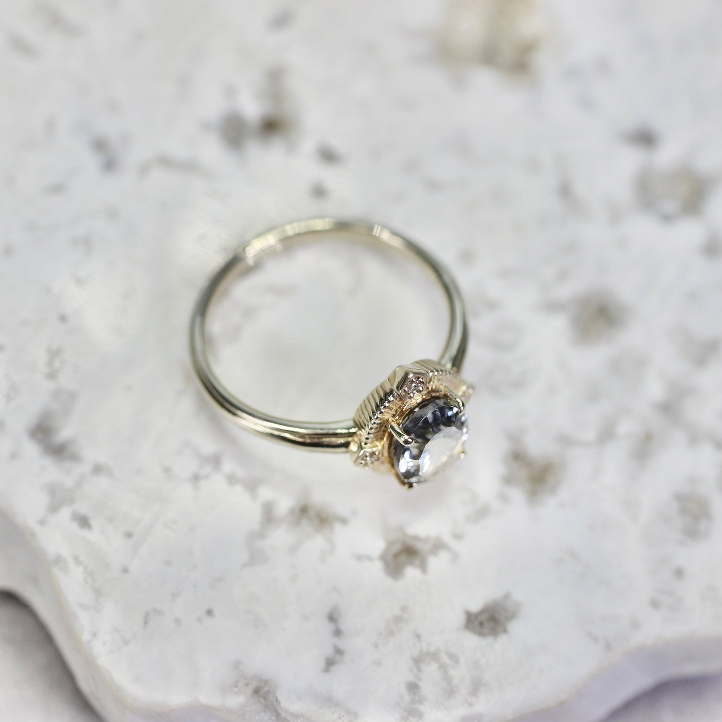 グレイッシュブルートルマリン 1.23ct ダイヤモンド 0.02ct K10WG コンケーブカット トゥルース×グルーヴアーム