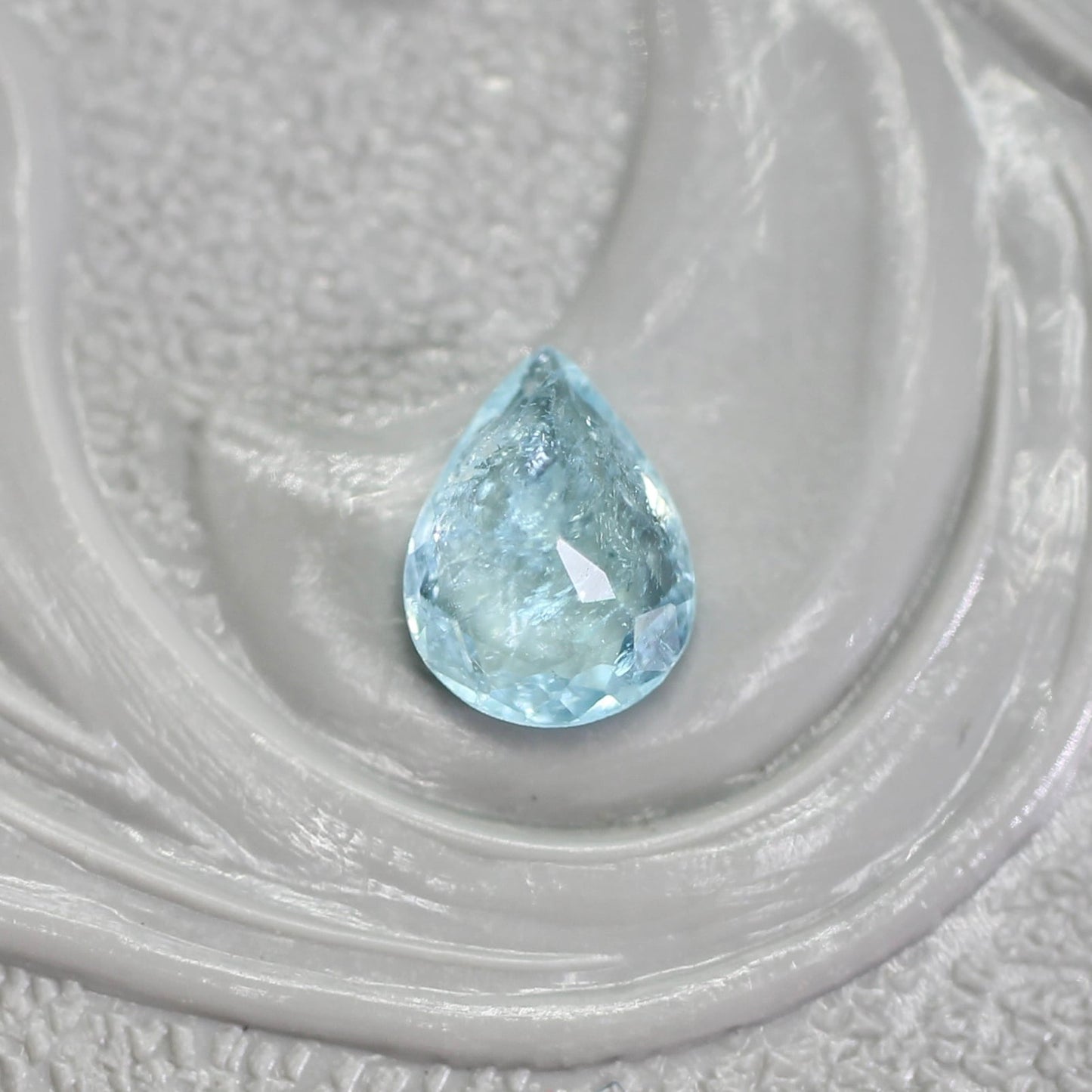 パライバトルマリン モザンビーク産 0.22ct ペアシェイプ 4.8mm×3.6mm×2.3mm【MJ2742】