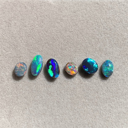 ボルダーオパール 0.36ct オーバルカボションカット 6.2mm×4.4mm×2.2mm【MJ2645】