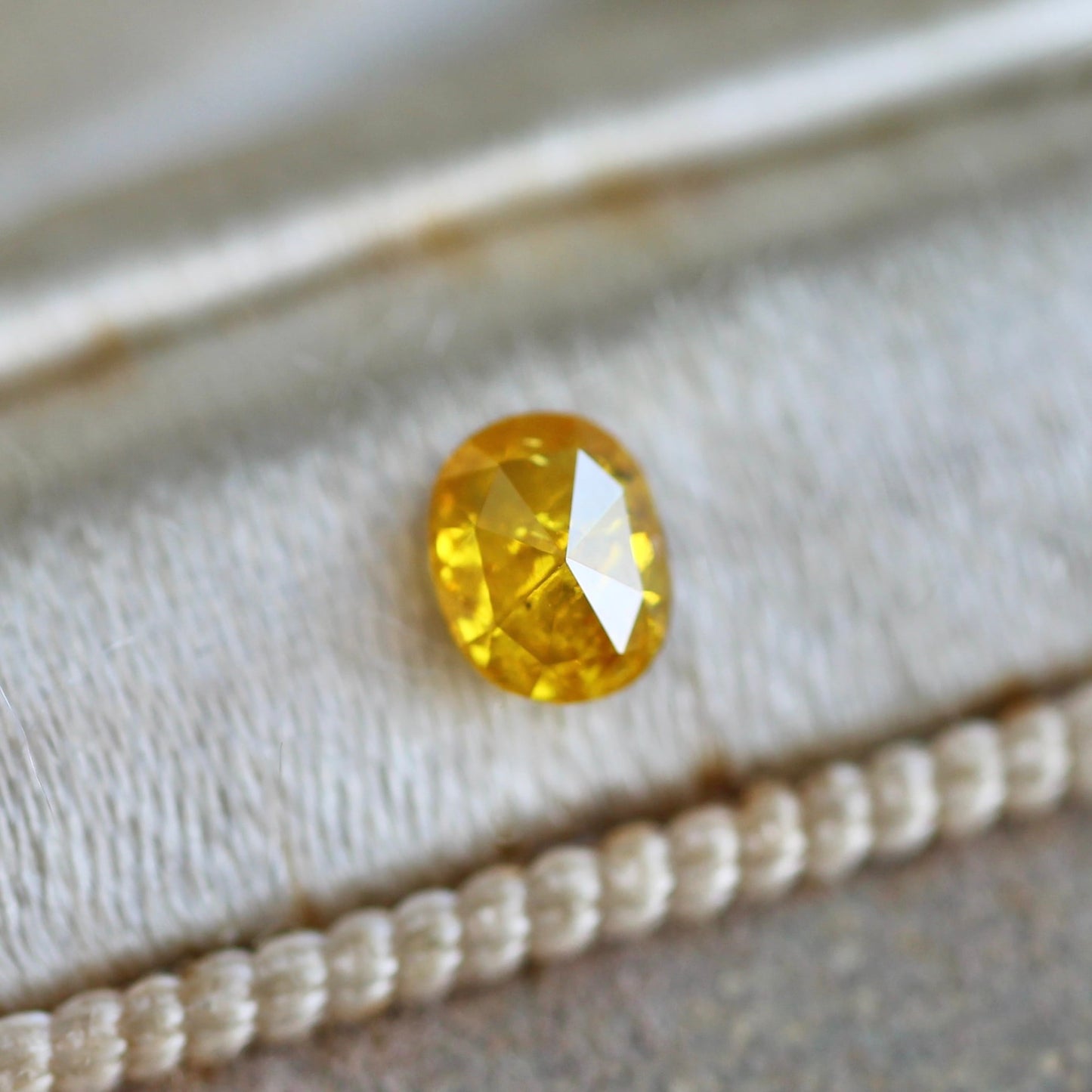 オーバルローズカット ハニーイエローダイヤモンド 0.26ct 4.1mm×3.3mm-2.0mm 【MJ2471】