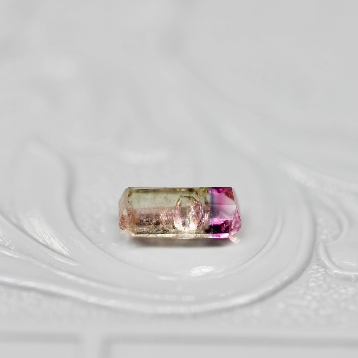 パーティーカラードトルマリン 0.60ct エメラルドカット 6.8mm×3.4mm×2.9mm【MJ2664】