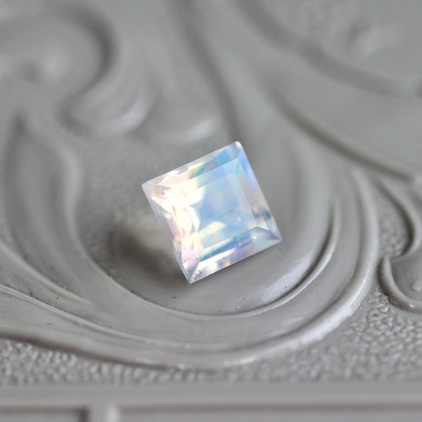 アンデシンラブラドライト 0.645ct 5×5mm マラウイ産 レインボームーンストーン 【MJ2450】