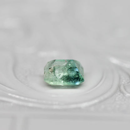 バイカラートルマリン 0.59ct エメラルドカット 5.2mm×4.6mm×3.1mm【MJ2654】