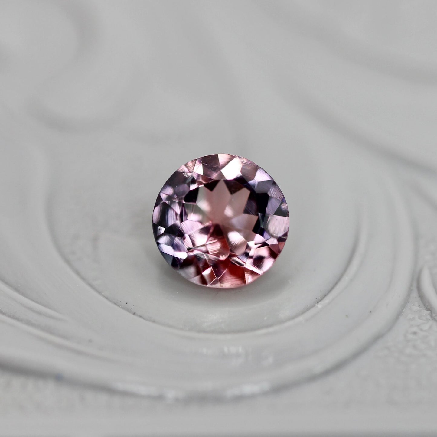 バイカラートルマリン 0.53ct ラウンドカット 5.0mm×5.0mm×3.1mm【MJ3042】