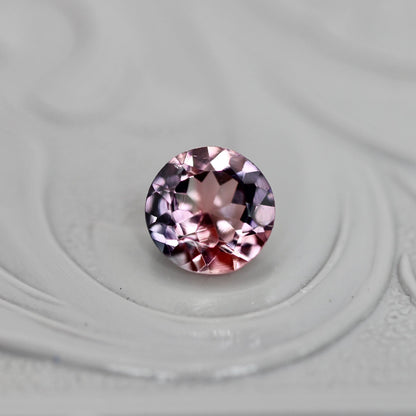 バイカラートルマリン 0.53ct ラウンドカット 5.0mm×5.0mm×3.1mm【MJ3042】